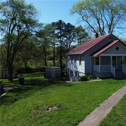 Buy this 2 bed house on 342 North Elm Street in Dixon, Pulaski County