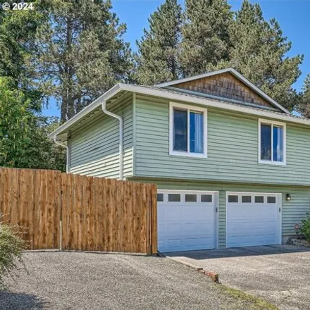 Buy this 3 bed house on 2943 Northwest Norwood Street in Camas, WA 98607