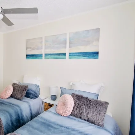 Rent this 2 bed apartment on Miami QLD 4220