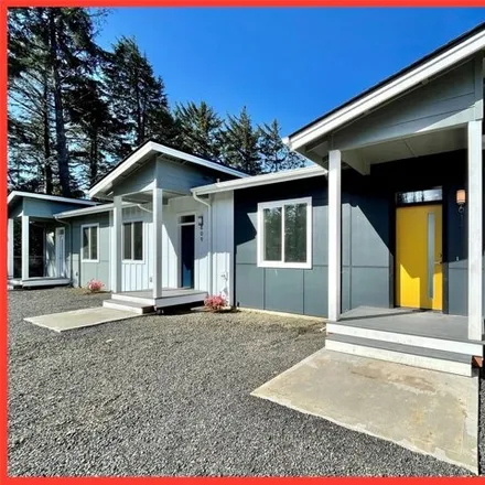Buy this 2 bed house on 605 Sunset Avenue in Ocean Shores, Grays Harbor County