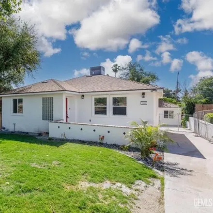 Buy this 4 bed house on 601 Magnolia Avenue in Bakersfield, CA 93305