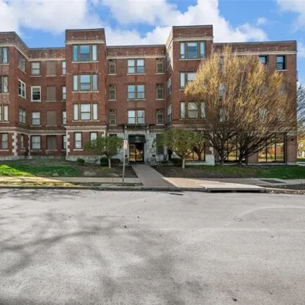 Buy this 1 bed condo on The Georgian Court in 5660 Kingsbury Place, St. Louis