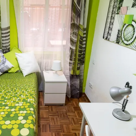 Rent this 5 bed room on Boutique del Pan in Calle Marqués de Alonso Martínez, 28807 Alcalá de Henares