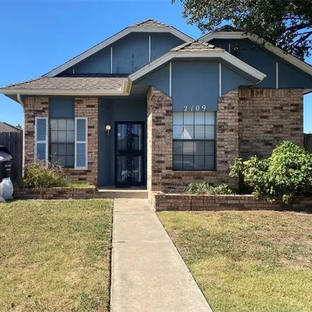 Buy this 2 bed house on 2109 Lonnie Lane in Moore, OK 73170