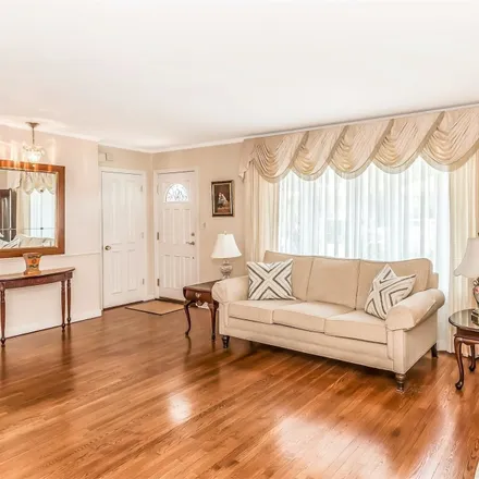 Image 4 - 46-14 247th Street, New York, NY 11362, USA - House for sale