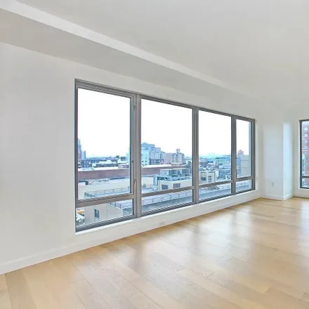 Image 3 - Flushing Commons South, 136-17 39th Avenue, New York, NY 11354, USA - Condo for rent