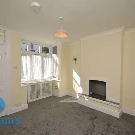 Rent this 3 bed townhouse on Wycliffe Grove in Nottingham, NG3 5FL