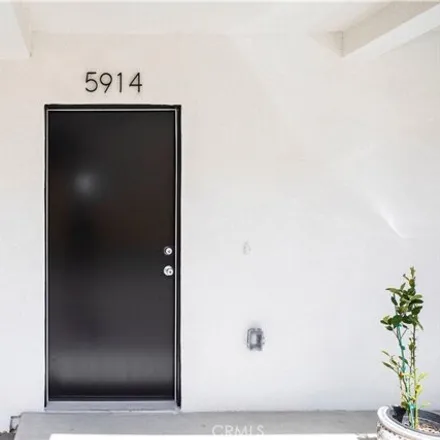 Image 2 - 11380 Tiara Street, Los Angeles, CA 91601, USA - Townhouse for rent