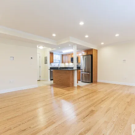 Image 3 - 569 VFW Parkway, Unit V-569 - Townhouse for rent