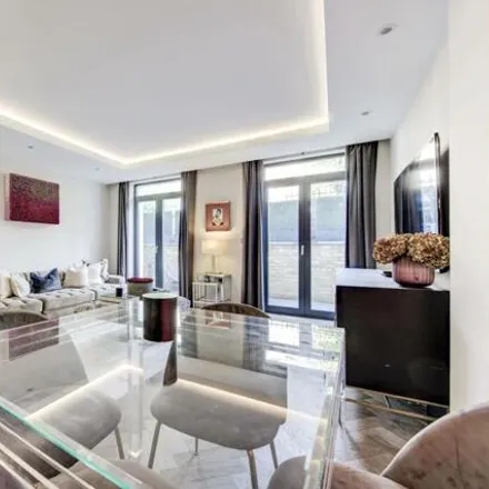 Buy this 1 bed apartment on Lord Roberts Mews in London, SW6 2DW