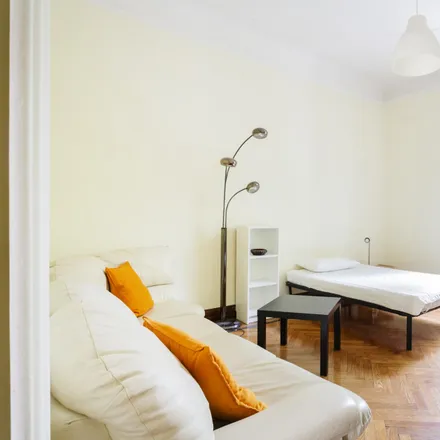 Rent this 5 bed room on Viale Umbria in 15, 20135 Milan MI