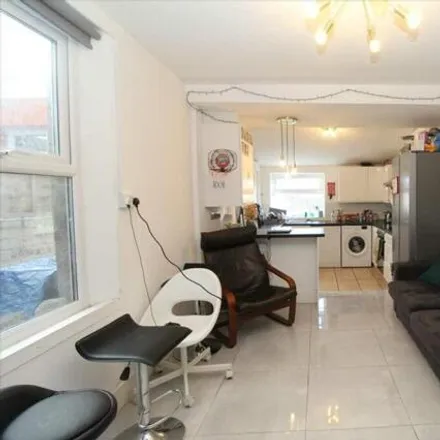 Image 3 - Dogfield Street, Cardiff, CF24 4QL, United Kingdom - Townhouse for sale