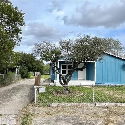 Image 2 - 349 West 4th Street, Bishop, TX 78343, USA - House for sale