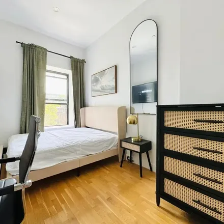 Rent this 6 bed room on 251 Dekalb Ave in Brooklyn, NY 11205