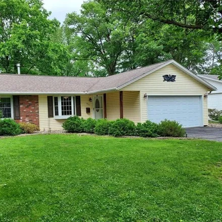 Buy this 3 bed house on 1449 Butternut Drive in Greenville, IL 62246