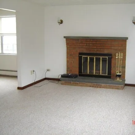 Image 2 - 23;25 Columbia Avenue, Newton, MA 02464, USA - Apartment for rent