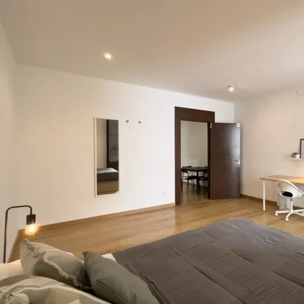 Rent this 4 bed room on Bosforo in Carrer de Santa Madrona, 08001 Barcelona