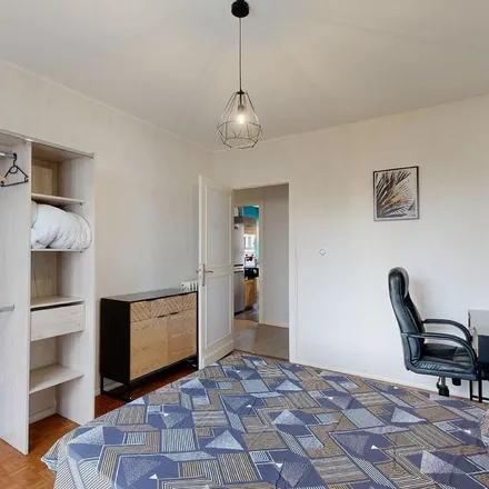 Rent this 3 bed apartment on Résidence Euterpe in Rue du Père Pardies, 64000 Pau