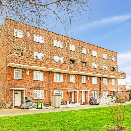 Rent this 3 bed apartment on 6 Lonsdale Road in London, SW13 9EB