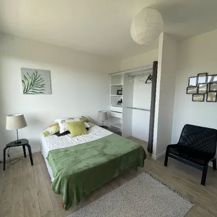 Rent this 4 bed apartment on 6 Rue des Métiers in 44400 Rezé, France