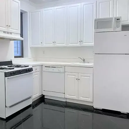 Rent this 3 bed apartment on 105 East 88th Street in New York, NY 10128