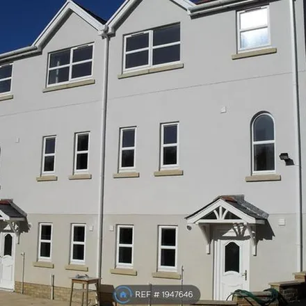 Rent this 4 bed duplex on A484 in Burry Port, SA16 0YP