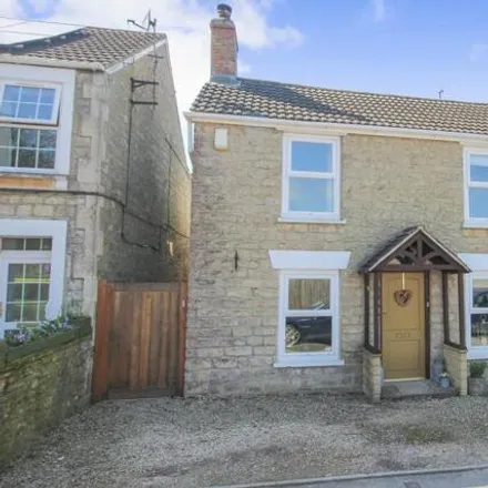 Rent this 4 bed townhouse on The Hyde in Purton, SN5 4DY