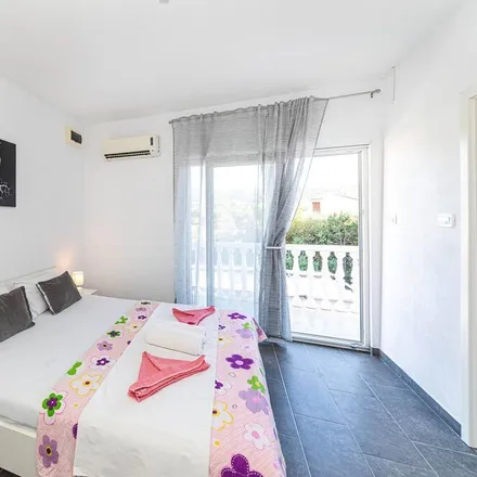 Rent this 6 bed house on 21222 Općina Marina