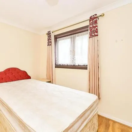 Image 3 - Weavers Close, London, TW7 6EH, United Kingdom - House for sale