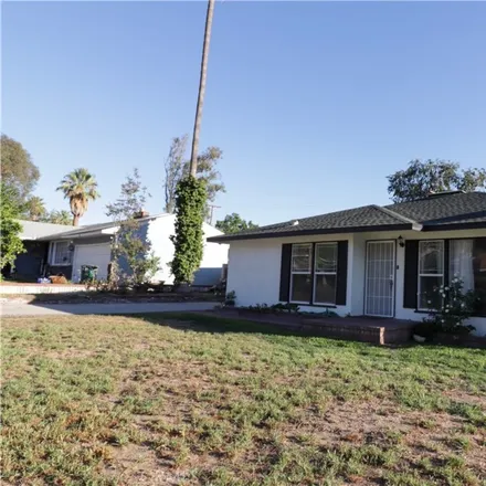 Image 2 - 166 49th Street, San Bernardino, CA 92404, USA - House for sale