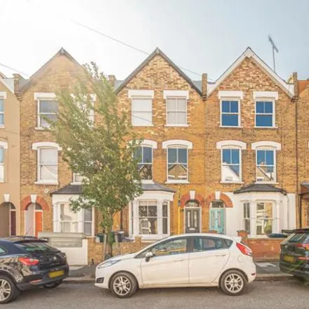 Rent this 4 bed townhouse on 31 Carlton Road in London, N11 3EX