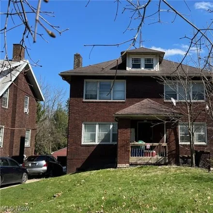 Buy this 6 bed house on 190 Halleck Street in Youngstown, OH 44505