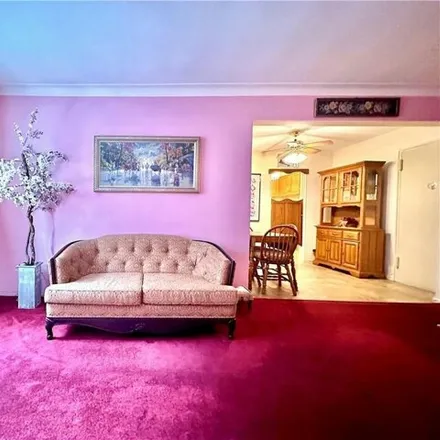 Image 3 - 3060 Ocean Avenue, New York, NY 11235, USA - Apartment for sale
