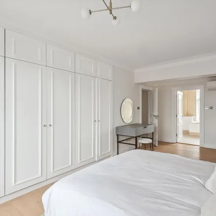 Image 1 - Chesterfield House, Chesterfield Gardens, London, W1J 7TL, United Kingdom - Apartment for rent
