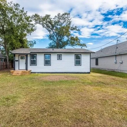 Buy this 2 bed house on 2971 Deaton Street in Lake Charles, LA 70601