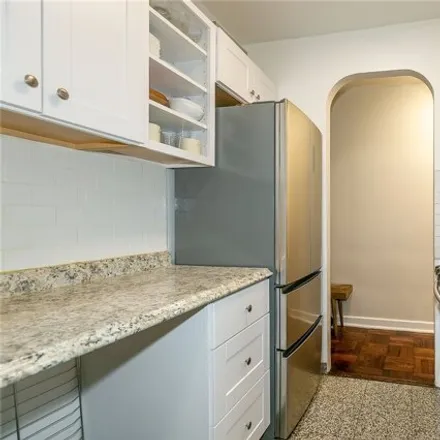 Image 5 - 65-60 Wetherole Street, New York, NY 11374, USA - Apartment for sale