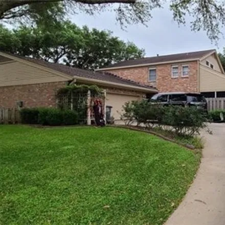 Buy this 5 bed house on 321 Woodglenn Drive in Victoria, TX 77904