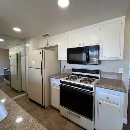 Image 3 - East Vegas Valley Drive, Winchester, NV 89104, USA - Apartment for rent