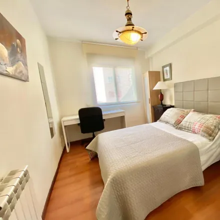 Rent this 3 bed apartment on Colegio Público Marqués de Marcenado in Calle de Linneo, 28005 Madrid