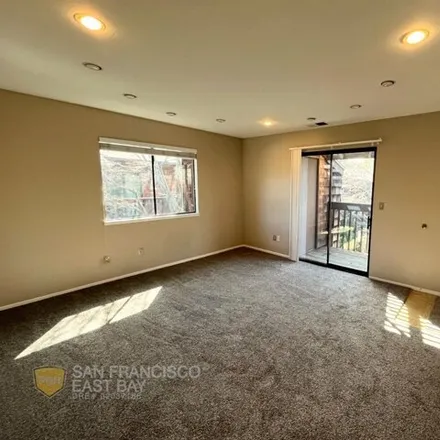 Image 3 - 2474 Walters Way, Concord, CA 94520, USA - Condo for rent