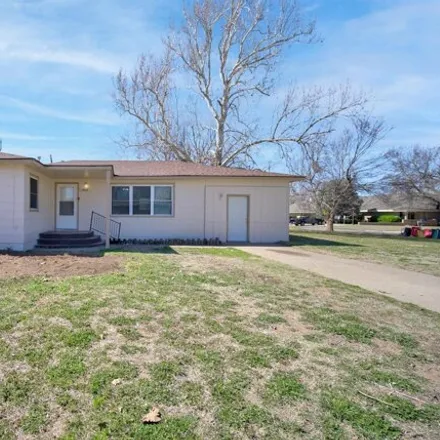 Buy this 4 bed house on 1819 Kansas Avenue in Woodward, OK 73801