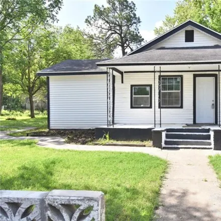 Buy this 2 bed house on 86 East Mill Avenue in Sapulpa, OK 74066