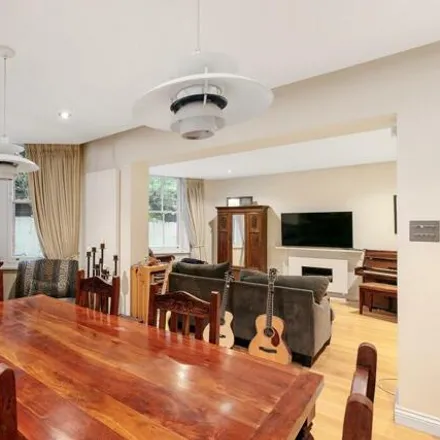 Image 4 - 48-66 Barkston Gardens, London, SW5 0EW, United Kingdom - Apartment for sale