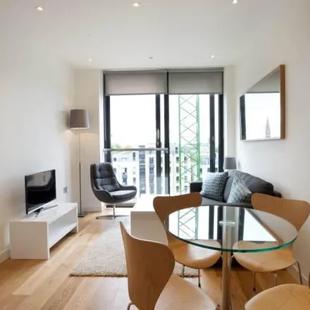 Image 2 - 6 Simpson Loan, City of Edinburgh, EH3 9GS, United Kingdom - Apartment for rent