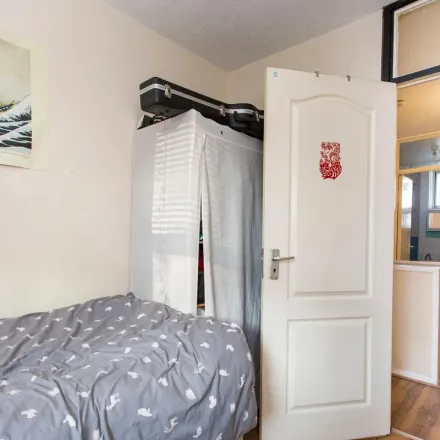 Image 2 - Jubilee Street, St. George in the East, London, E1 0LA, United Kingdom - Apartment for rent