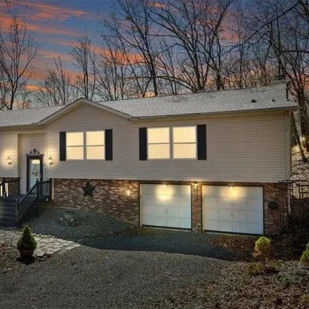 Buy this 3 bed house on 198 Victoria Court in Lehman Township, PA 18324
