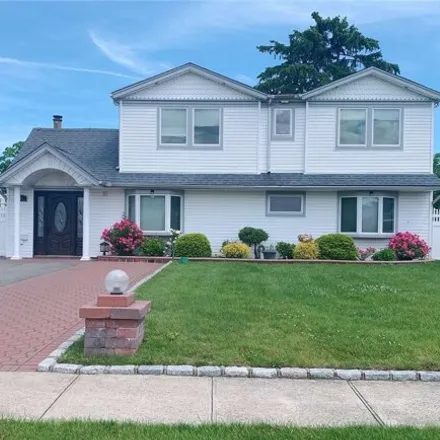 Rent this 6 bed house on 37 Horizon Lane in Levittown, NY 11756