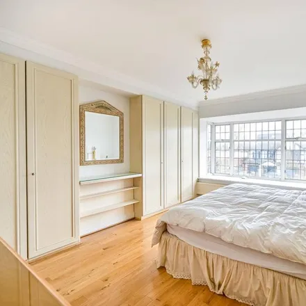 Image 4 - Robin Hood Lane, London, SW15 3PX, United Kingdom - Duplex for rent