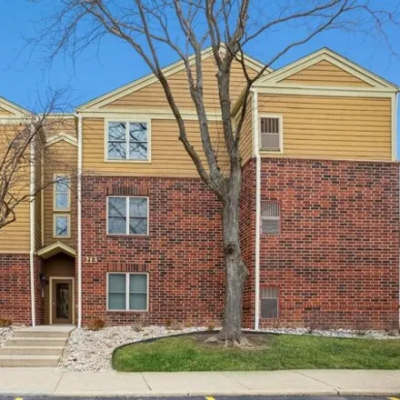 Buy this 3 bed condo on Glengarry Drive in Bloomingdale, IL 60117