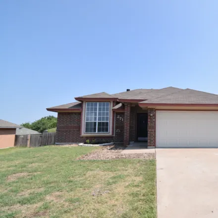 Rent this 3 bed house on 2711 Woodlands Dr
